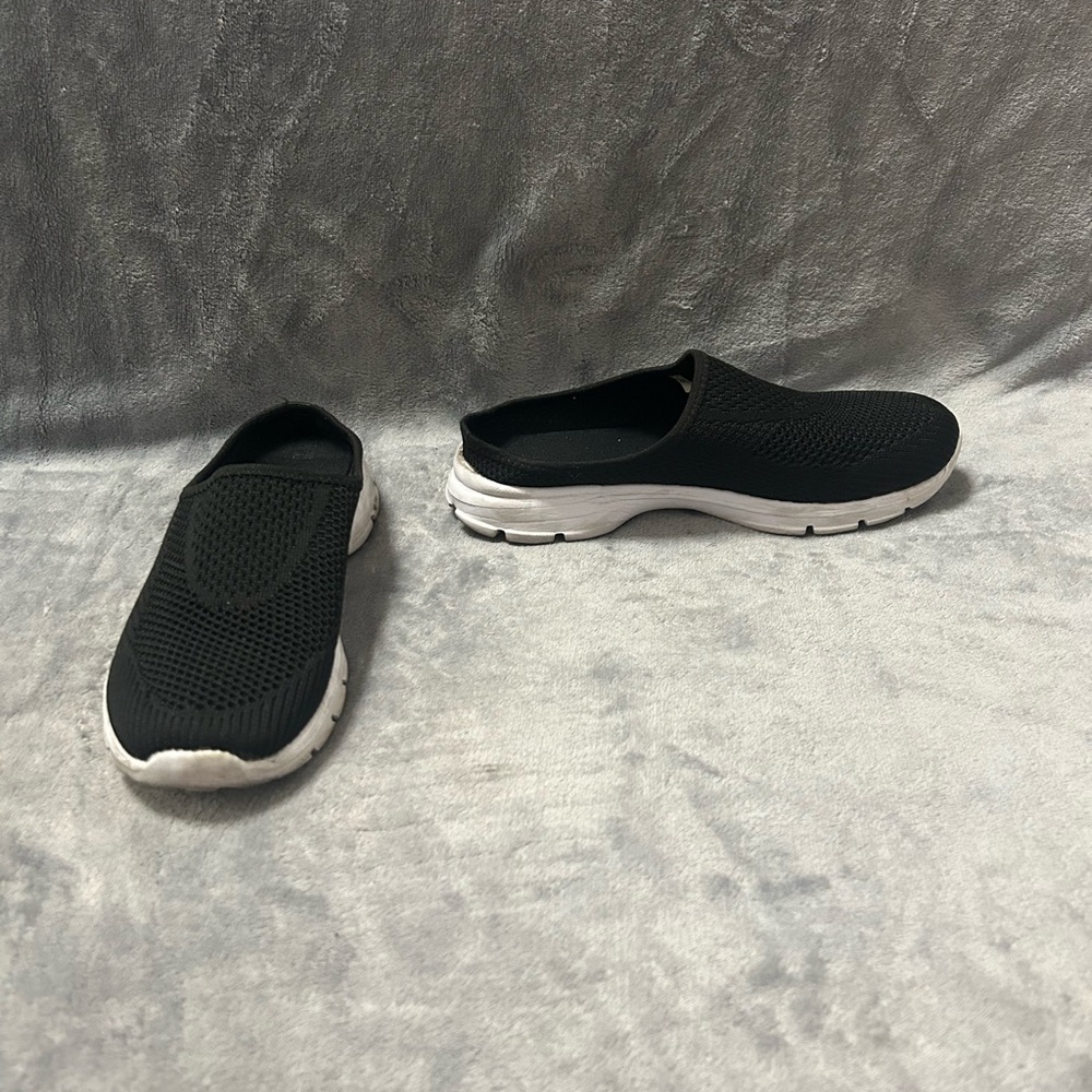 Women’s black light weight slip on mule sneakers shoes size 7.5 38